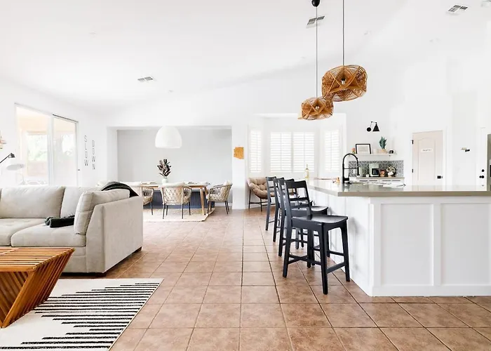 Pool, Spa, Golf! Holiday home